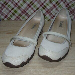 Skechers US Women Size 10 Off White Mary Jane Sassies Leather Shoes